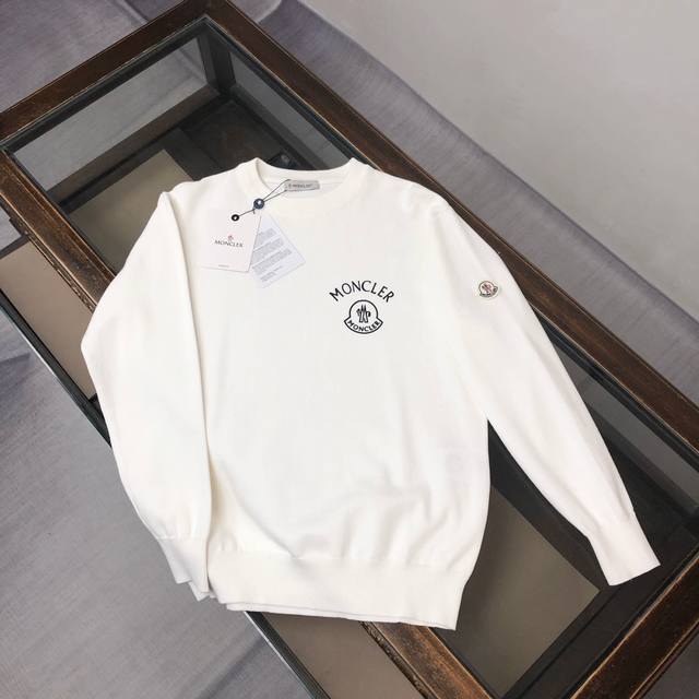 Mon*Cler's latest exclusive men's casual pullover sweater ~ A classic, simple, a