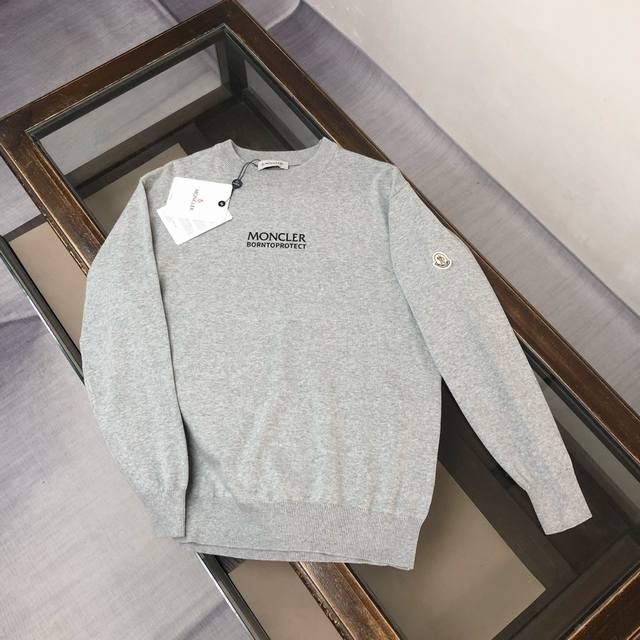 Mon*Cler's latest exclusive men's casual pullover sweater ~ A classic, simple, a