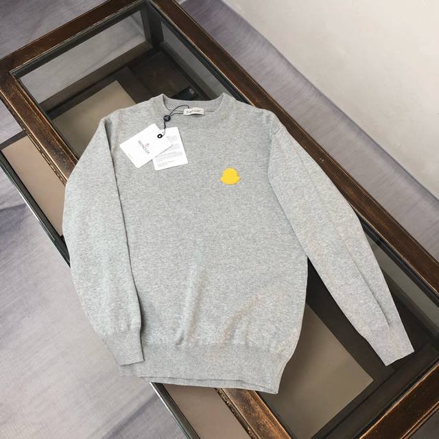Mon*Cler's latest exclusive men's casual pullover sweater ~ A classic, simple, a