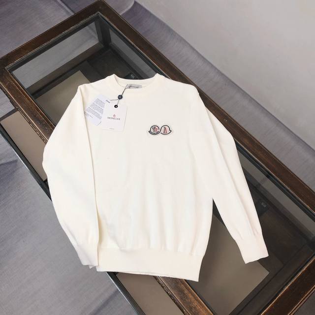 Mon*Cler 's latest exclusive men's casual pullover sweater ~ A classic, simple,