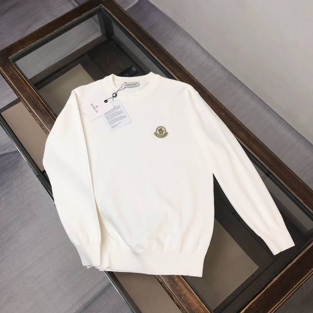 Mon*Cler's latest exclusive men's casual pullover sweater ~ A classic, simple, a