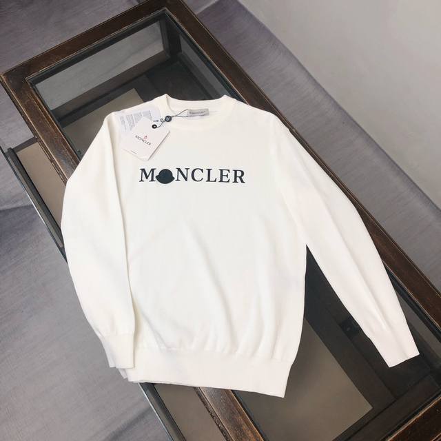 Mon*Cler's latest exclusive men's casual pullover sweater ~ A classic, simple, a