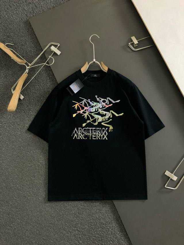 Arc's newest short-sleeved, crew-neck T-shirt for the 2025 Spring/Summer debut.