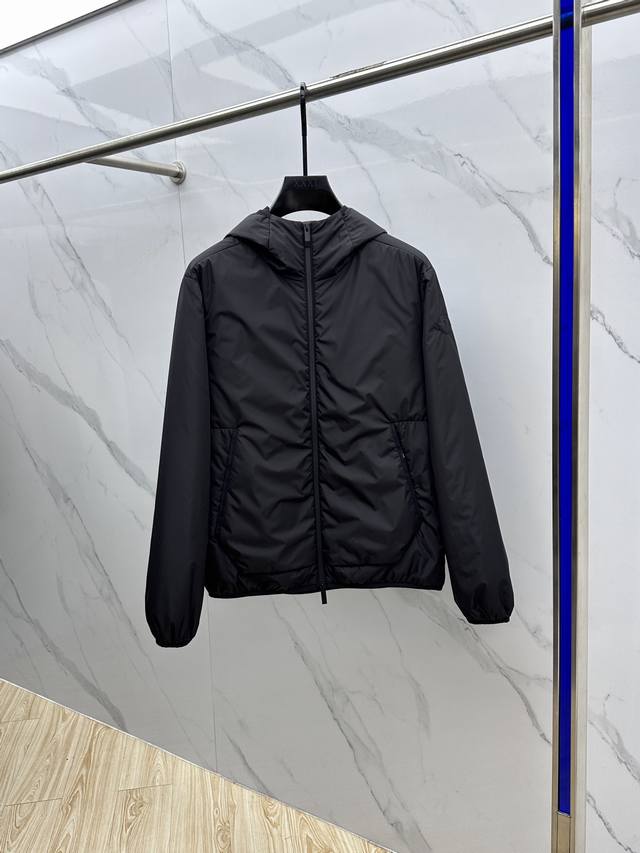 Moner's 2025Ss early fall new release: a hooded quilted jacket. A hot item for f