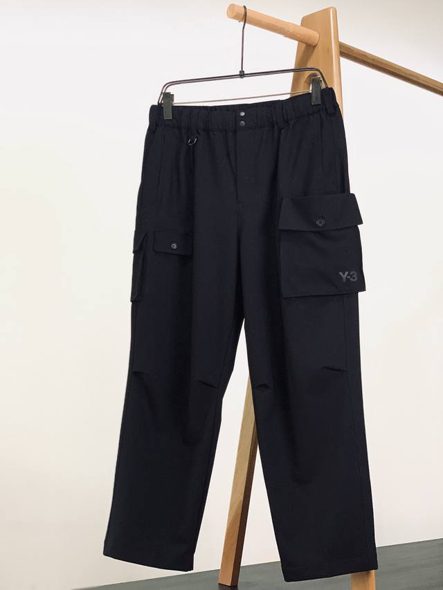 Y-3 Yohji Yamamoto's new work pants for the 2025 Fall/Winter collection take det