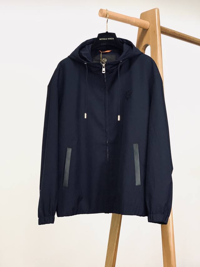 Loropiana L.P2580Fw's new casual hooded jacket for early fall showcases premium