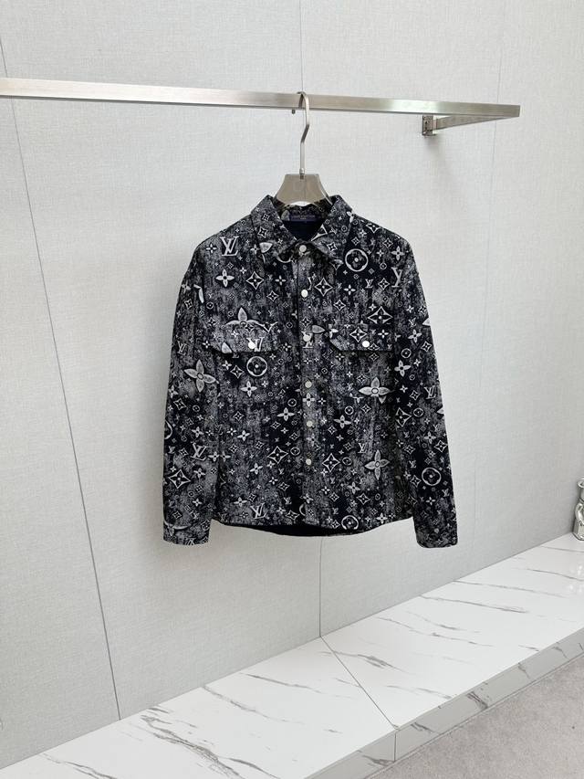 Lv A very popular denim jacket for young people, a hot seller in European and Am