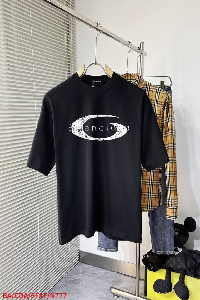 N777 Ba Balenciaga's new double-layer, heavily crafted, monogrammed short-sleeve