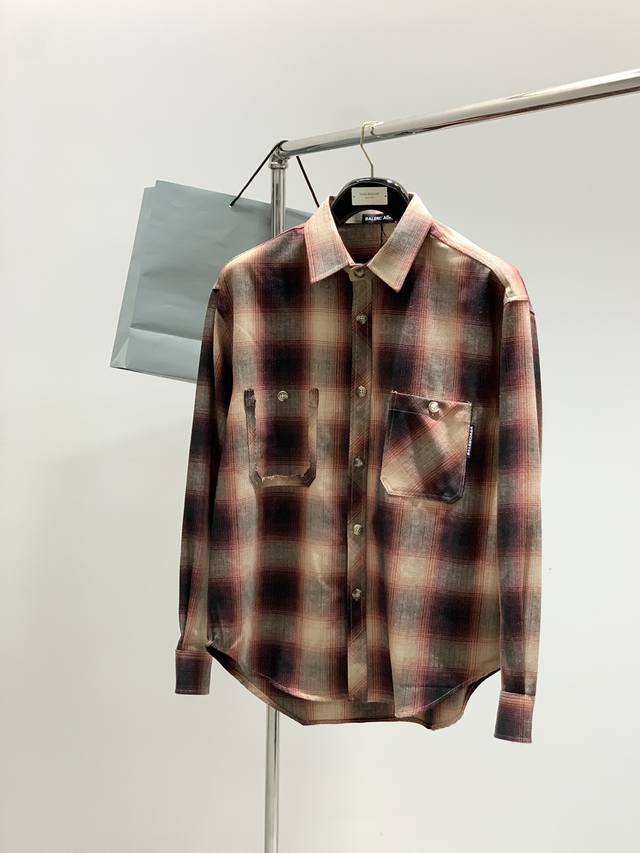 Balenciaga, the latest model for autumn 2025, available in the store at the same