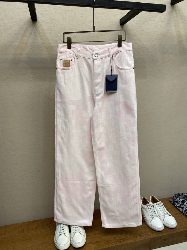 Lv25Ss Pink Mosaic Jeans Yb purchased and patterned. Made from twill cotton deni