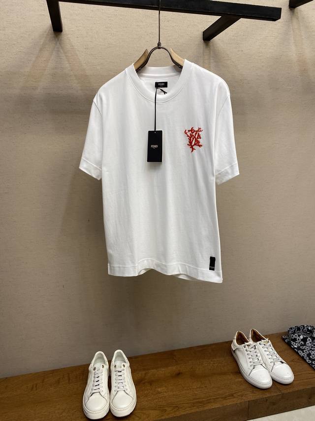 Fendi, red coral beaded embroidered short-sleeved crewneck T-shirt. Made of pure