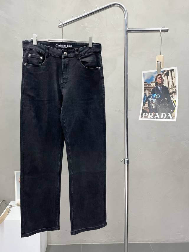 Exclusively for Dior, these high-end new jeans are available! Custom-made fabric