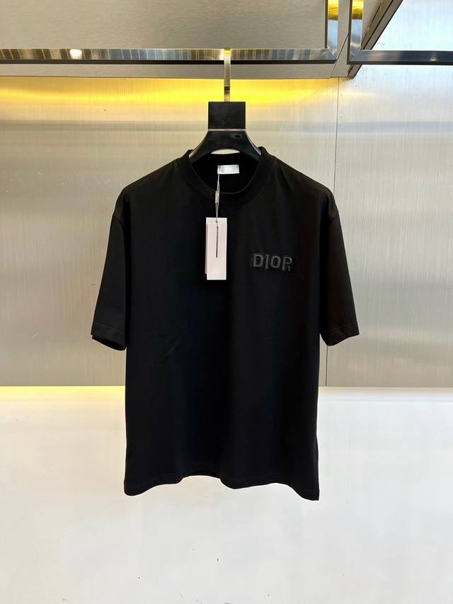 Dior, the new 2025 Spring/Summer collection is now online. This is a very fashio