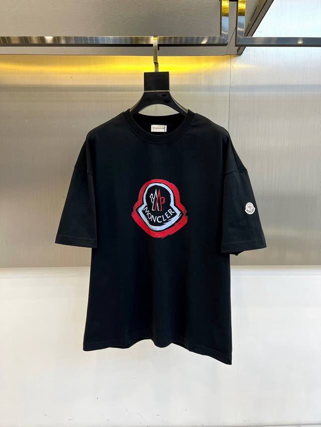 Moncler, 2025 Spring/Summer men's new round-neck short-sleeved T-shirt. Imported