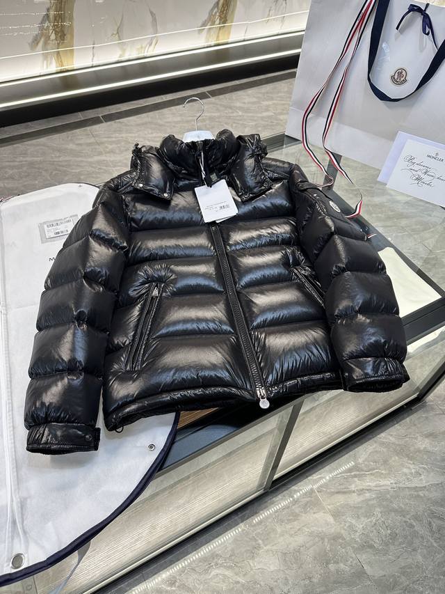 Moncler Maya short hooded detachable down jacket version. More details real shot