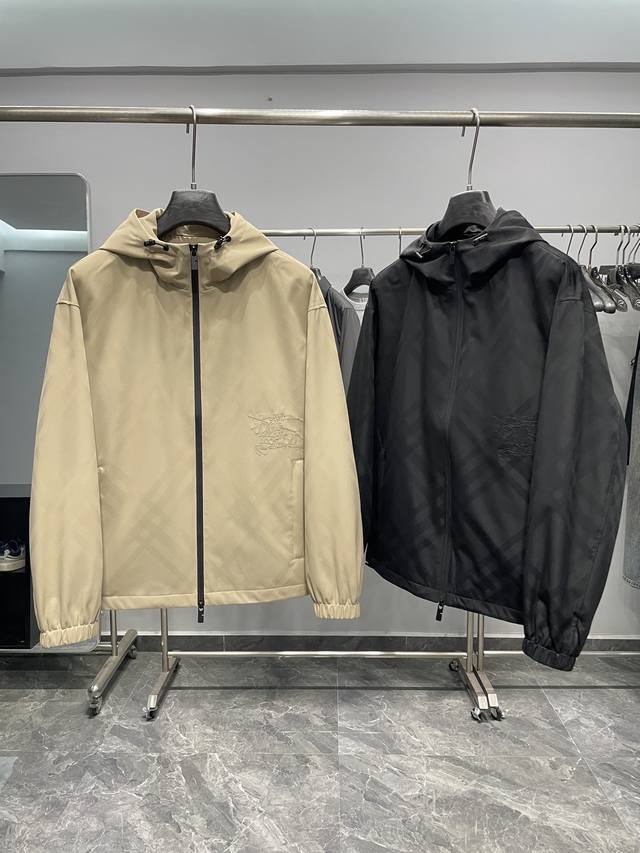 Bur25Fw's new autumn/winter tech fiber lightweight padded jacket features a styl