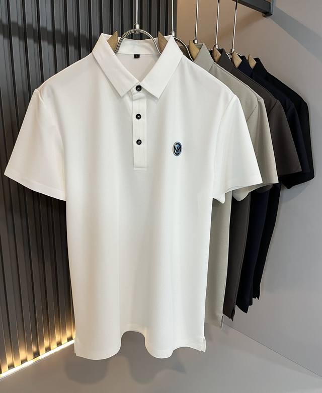 Fen Fendi's new 2025 Spring/Summer short-sleeved polo shirt! This versatile, age