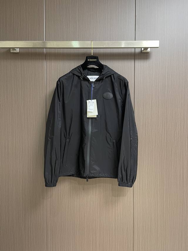 Burberry Knight Seal Jacket is made of nylon fabric made of 100% polyamide fiber
