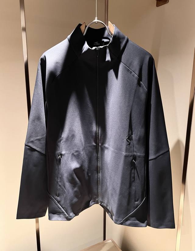 Loro Piana's new men's casual suit for Fall/Winter 2025, a fashionable and versa