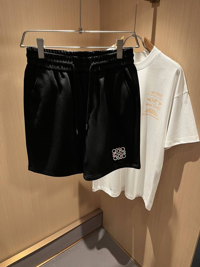 Loe*We's new Spring/Summer 2025 unisex casual shorts. Made with original Italian