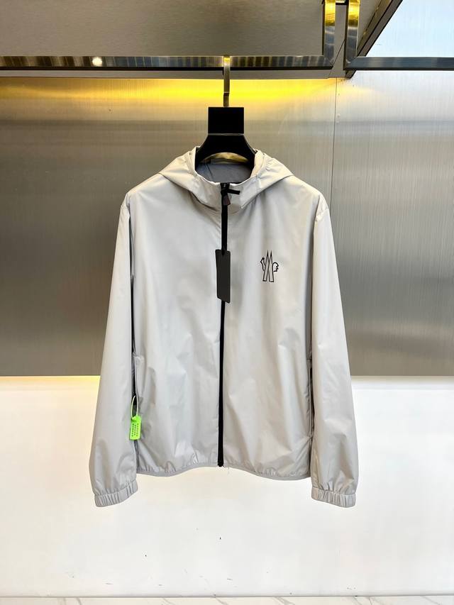 Mon, the 2025 Spring/Summer men's outdoor jacket and hooded jacket from Mon. Bes