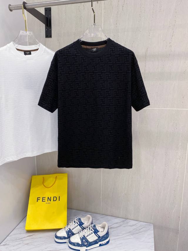 Fendi's 2025 Spring/Summer new release, the latest short-sleeved crew neck T-shi