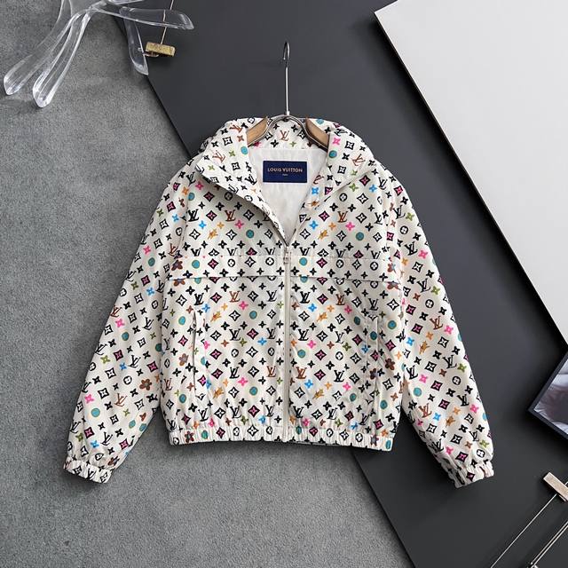 Lv*2025 Early Fall Men's High-End Fashion Hooded Outdoor Jacket, Spring/Summer 2