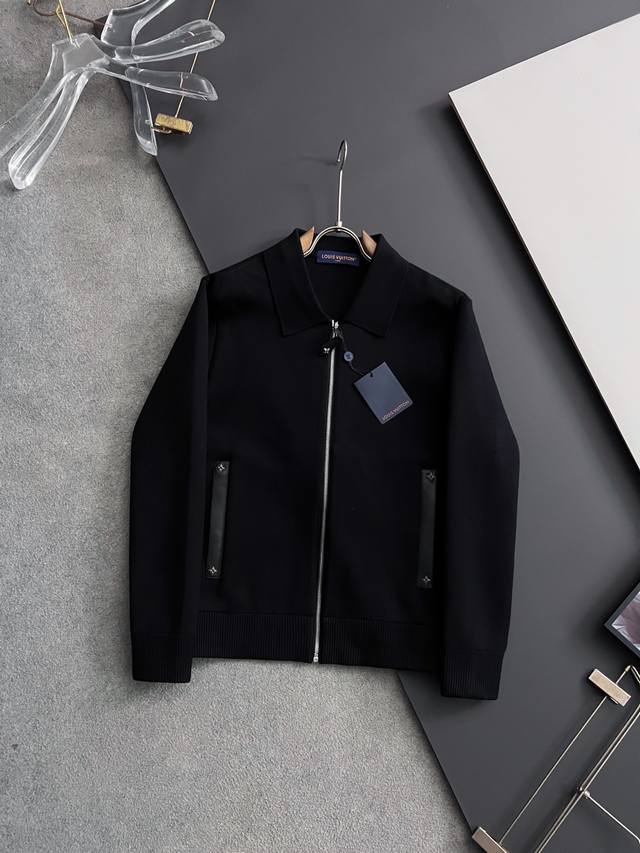 Lv 2025Fwtb logo embroidered zipper fleece jacket. The fabric is thick and super