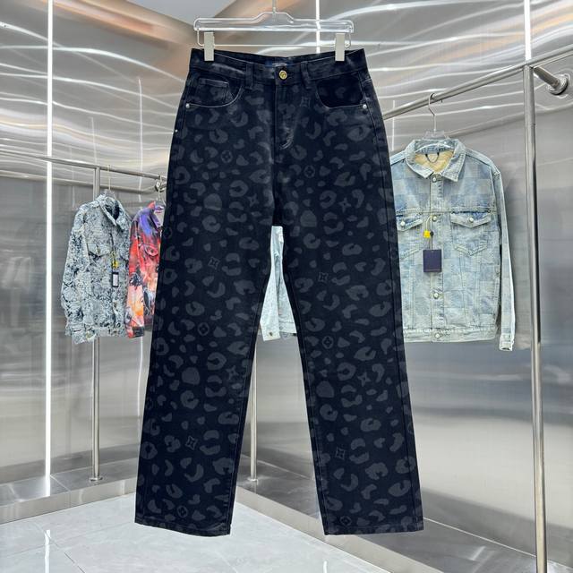 Lv Louis 25 new monogram jeans! A special, new brand leather label, a heavyweigh