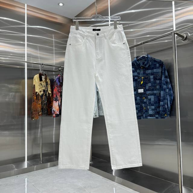 Gvc Givenchy straight-leg jeans with laminated lettering on the back pockets. Av