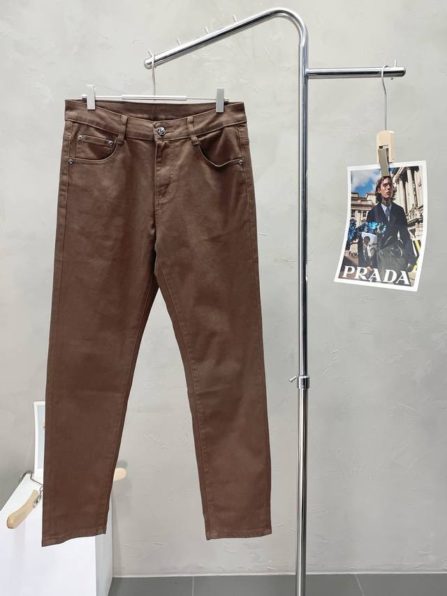 Exclusively for Boss, these new, high-end casual jeans are available! Custom-ma