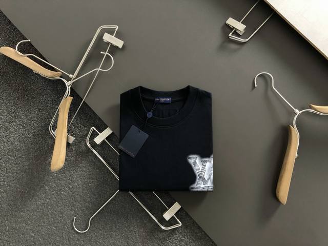 L brand *Sizes S-Xl 25 Early Spring's latest heavy-duty print with matching logo