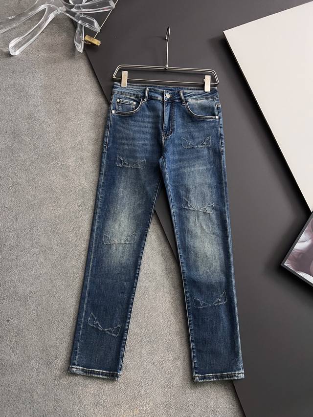 Fend* 25S, a new season hit, impeccably crafted. Classic casual stretch jeans wi