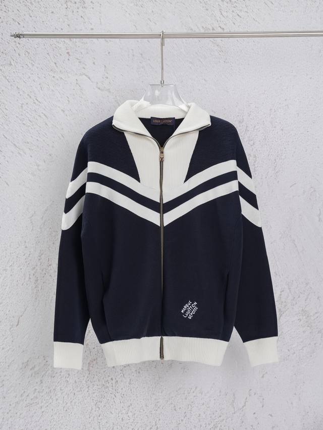 Louis Vuitton's classic autumn/winter look, this navy blue and creamy white zip-