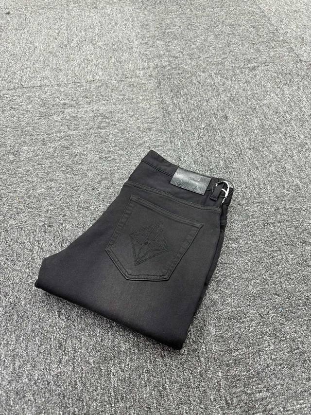 Lv new arrivals! 2030 Fall/Winter hot new arrivals are now available in-store. P