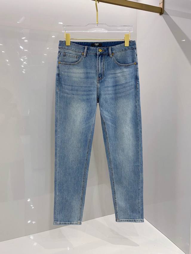 Fendi's new 2025 Fall/Winter men's casual jeans, top quality! Order through our