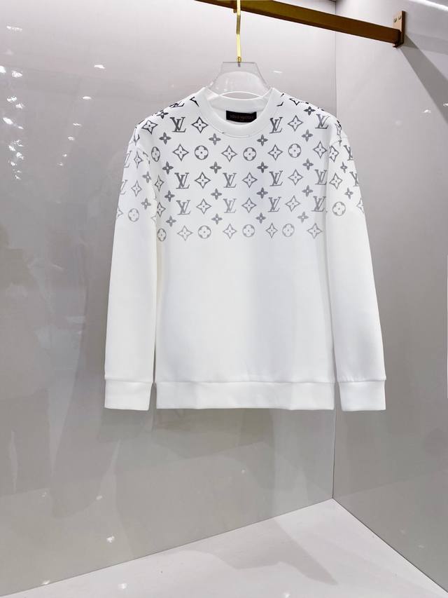 Lv's new Fall/Winter 2025 collection has arrived! This stylish, avant-garde unis