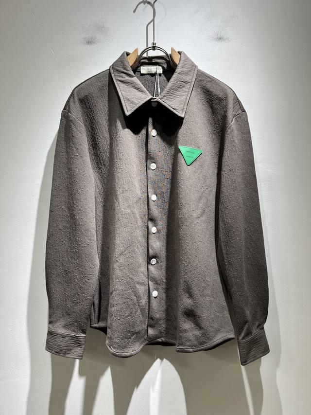 Bottegavene*A's new Fall/Winter 2025 men's shirt is the most amazing solid-color