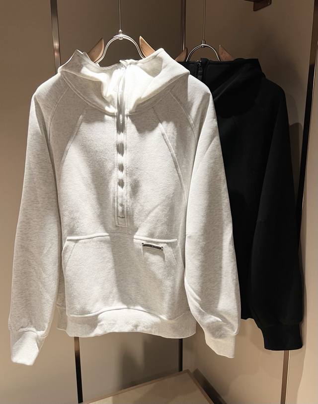 Chrome Hear*S 2025 Fall/Winter New Unisex Sweatshirt! This unisex jacket is a tr