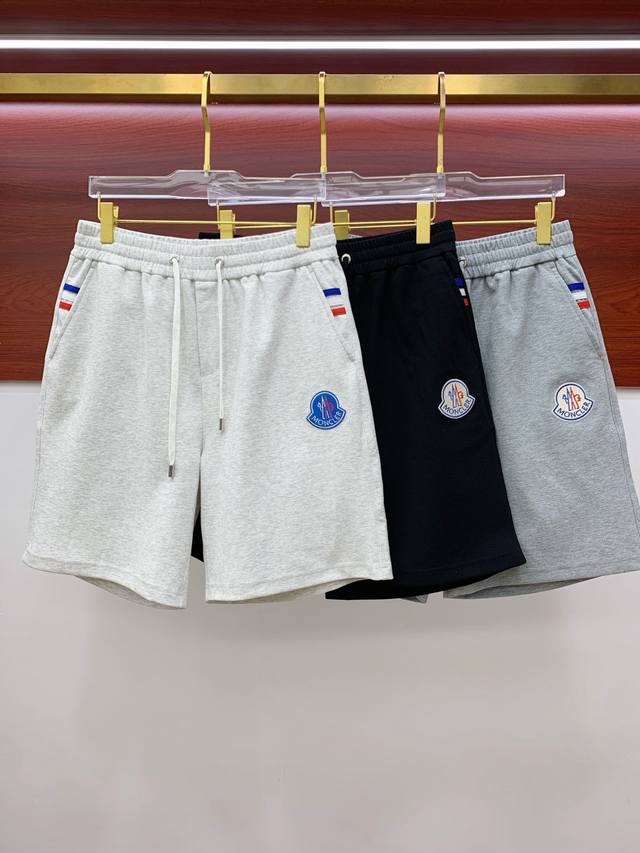 Moncler's new 2025 Spring/Summer casual shorts! Available now on the official we