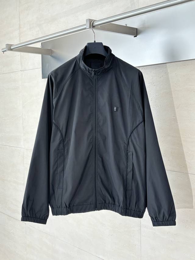 Givench* Givenchy Gvc 4G zipper jacket with metal hardware logo. DDD. Custom-mad