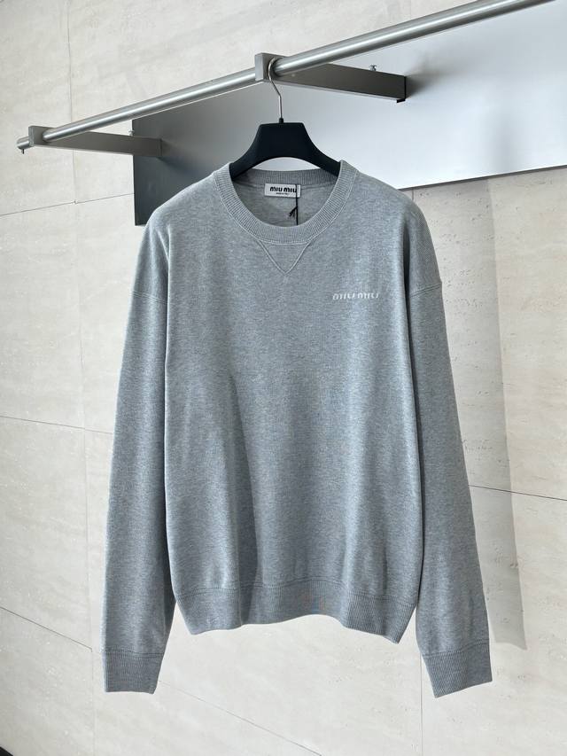 Miu Mi* Miu Miu 25Fw Grey Crewneck Knit Sweater This cardigan is made from a per