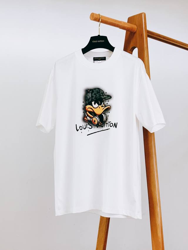 Louisvuitton's new cartoon print T-shirt from the Spring/Summer 2025 collection