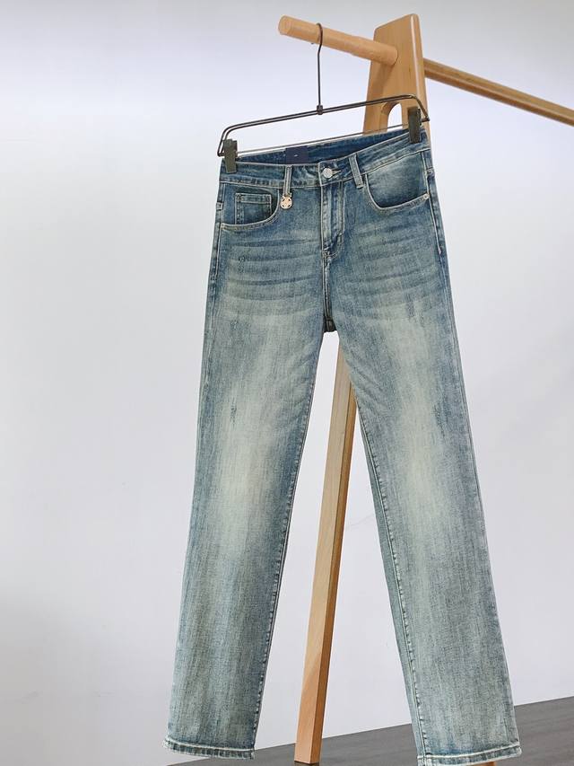 Louisvuitton 2025 Early Fall New Arrival High-Fashion Denim Washed Jeans. The fa