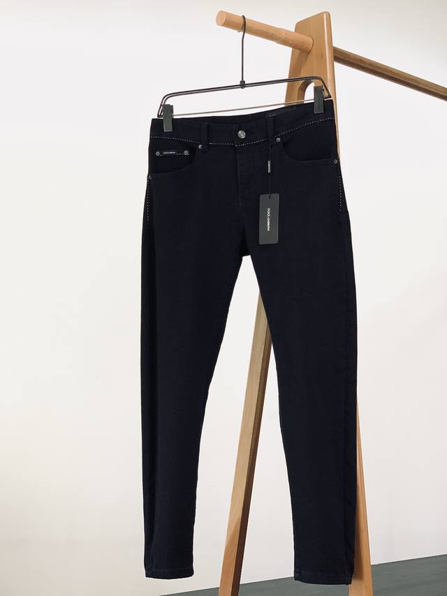 Dolce&Gabbana jeans, imbued with the Dolce&Gabbana aesthetic, prioritize fabric
