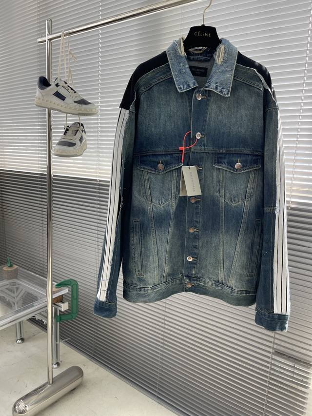 Balenciag Cut-Up Denim JacketCustomized cotton denim and phantom technology inte