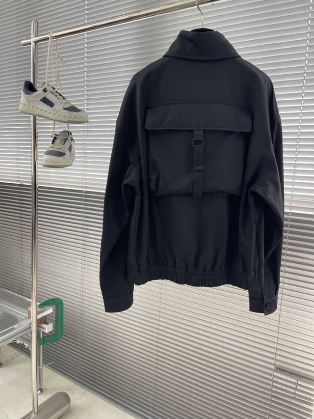 Dio 2025 Early Fall New Arrival Jacket is carefully crafted from cotton fabric,