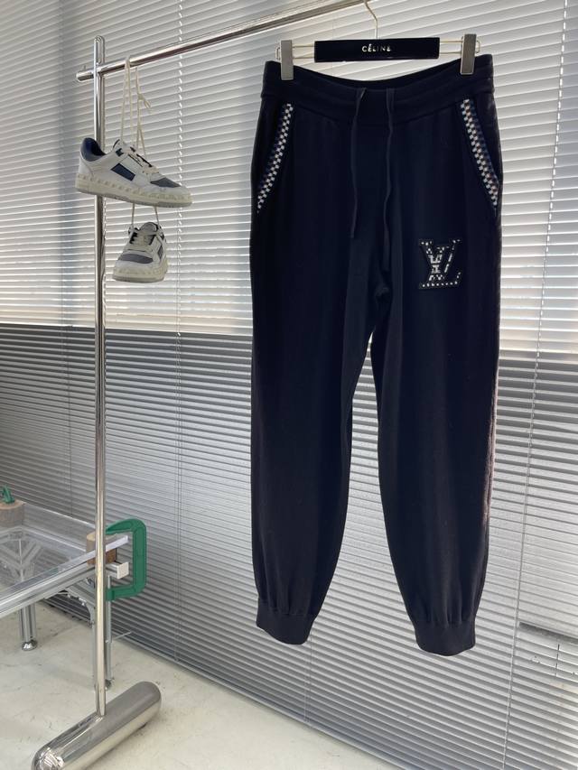 Donkey Brand's new 25Ss cotton jersey sweatpants are dyed in a deep hue and fea