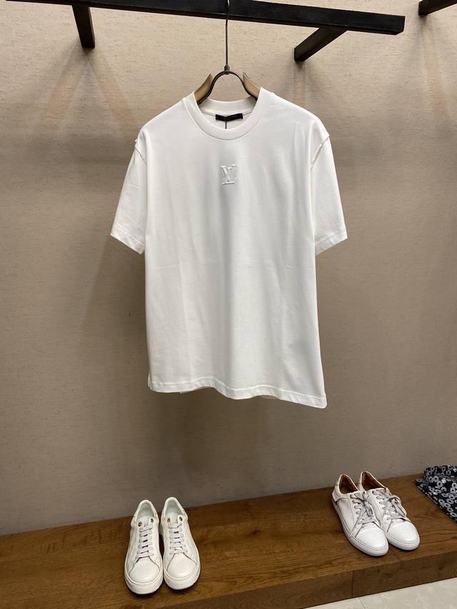 Lv This Louis T-shirt is made from soft, heavyweight 100% cotton, featuring an e
