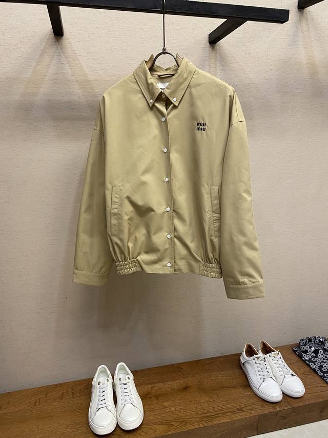 Miu Miu solid color single-breasted long-sleeved jacket, authentic 19534 purchas